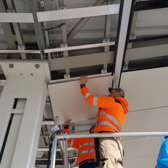 Upevněn&iacute; fas&aacute;dn&iacute;ch desek