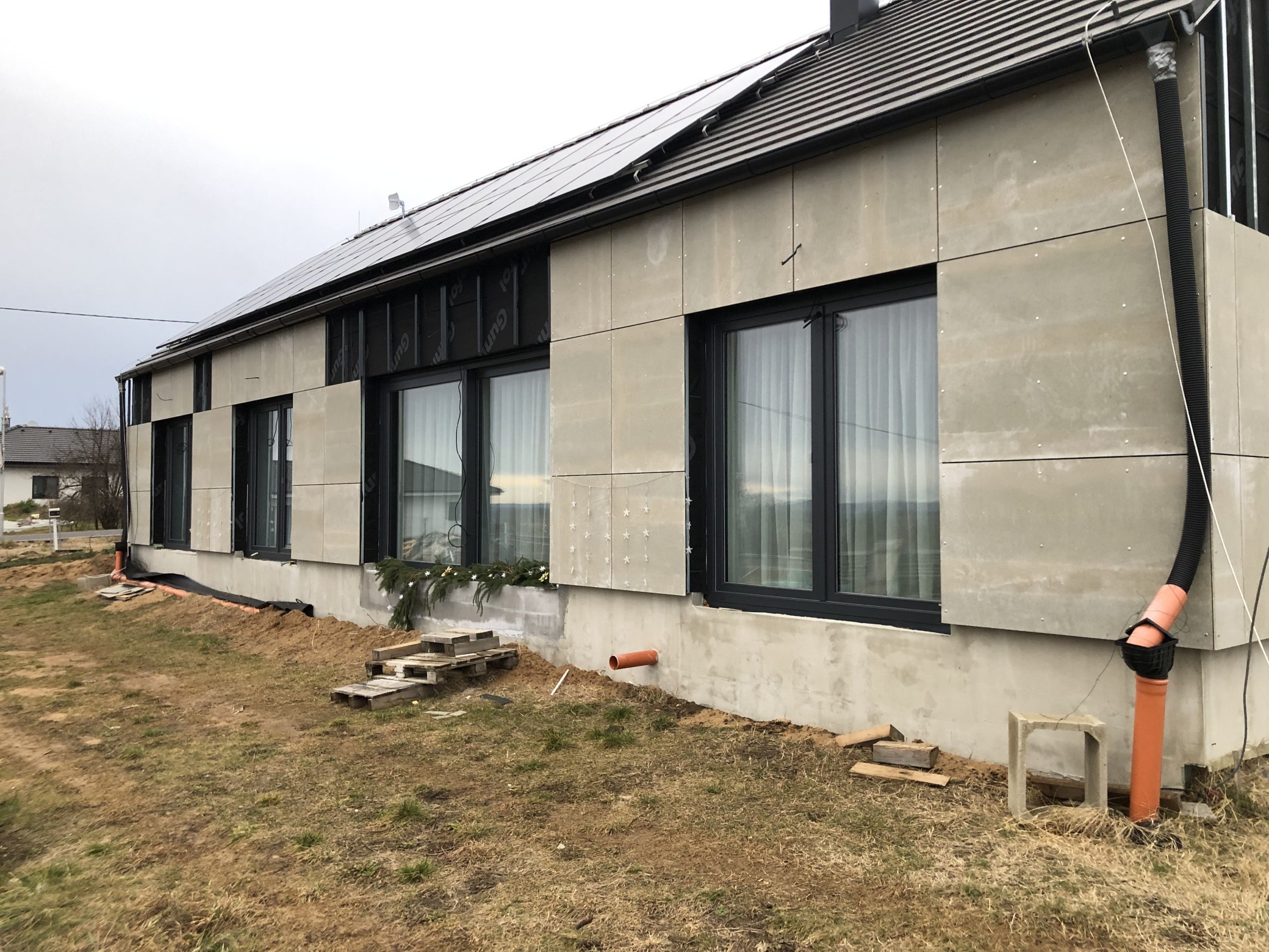 Rodinn&eacute; domy s odvětranou fas&aacute;dou