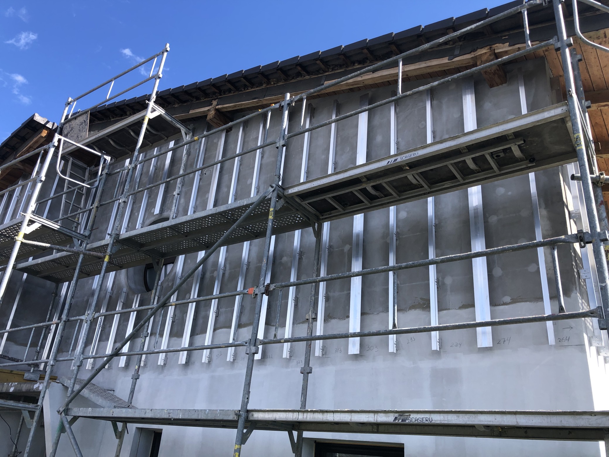 Rodinn&eacute; domy s odvětranou fas&aacute;dou